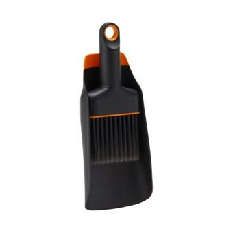Lopatka se smetáčkem na přesazování rostlin FISKARS