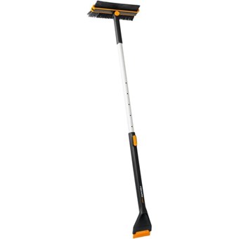 Škrabka a smetáček teleskopiská  do auta Fiskars Snow X-series™ otočná