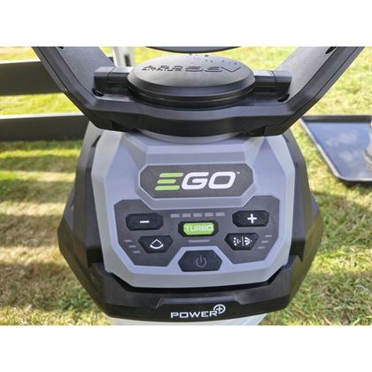 Aku zvlhčovací ventilátor EGO FN1000E-K1252 – sada s 2,5Ah baterií a nabíječkou EGO FN1000E-K1252 3
